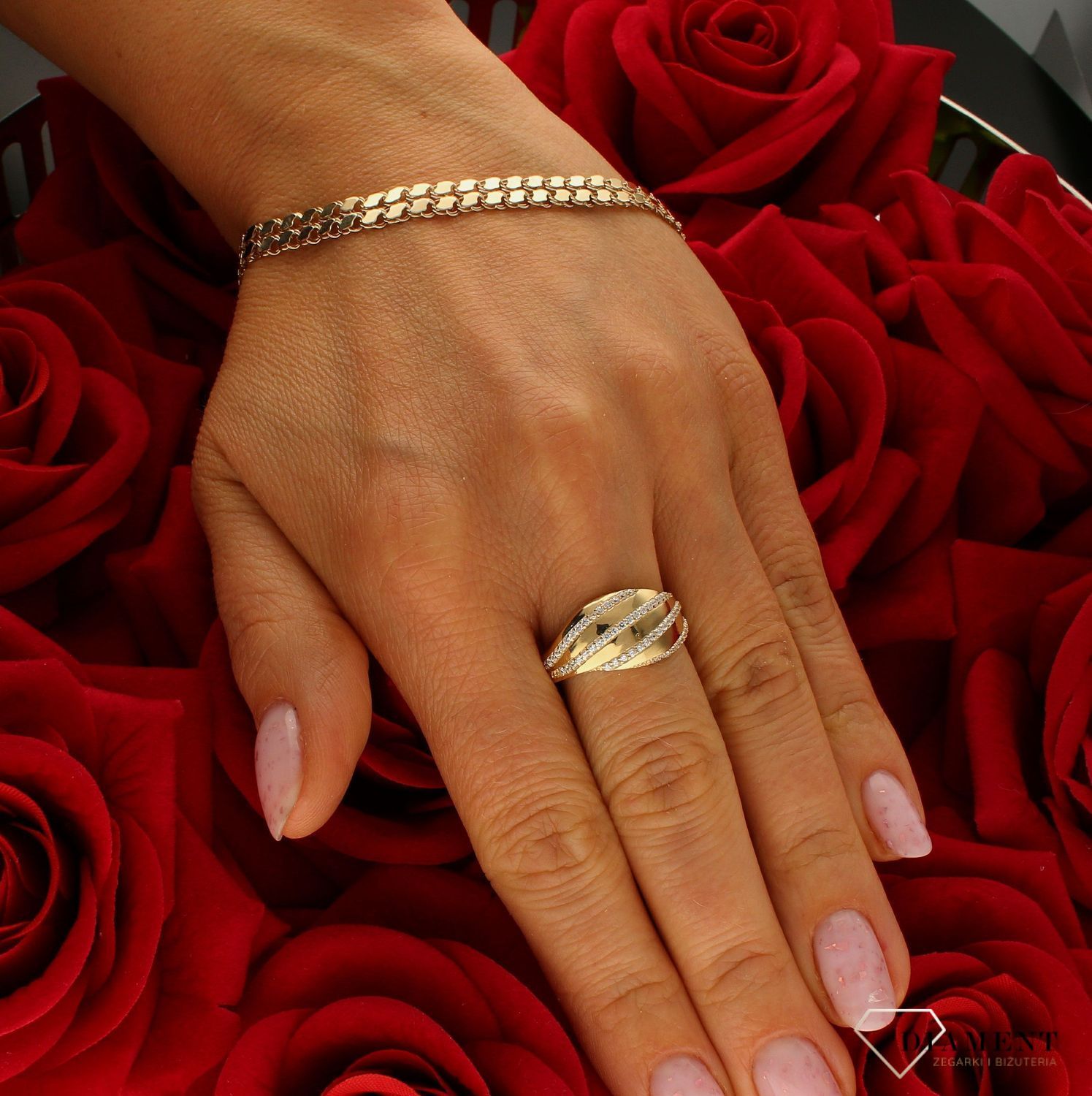 Pierścionek damski złoty szeroki Fale cyrkonii 375 rozmiar 23 PI 6075 375. Złota biżuteria na prezent. Pierścionki złote na prez.jpg